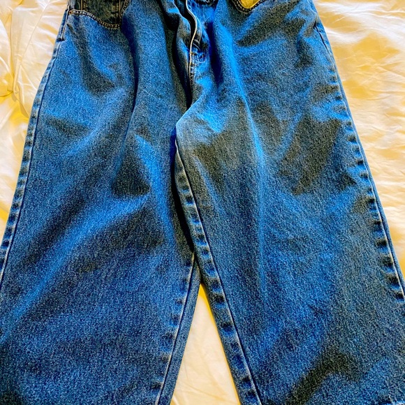 DENIM CAPRI JEANS
BILL BLASS - Picture 2 of 5